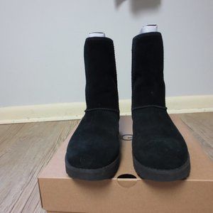 UGG Black Classic Short Logo Zip Sz 7 NIB